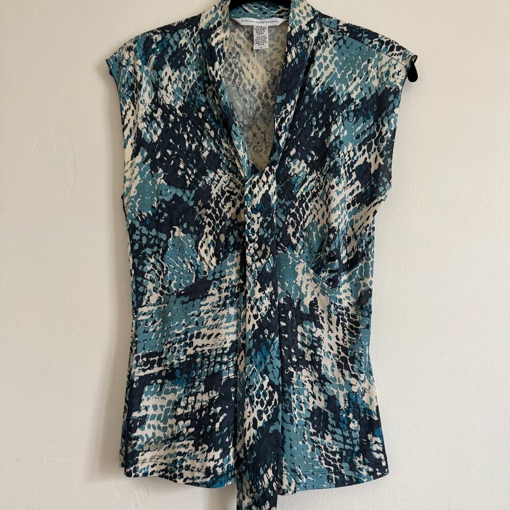 VINTAGE Diane von Furstenberg Blue Snakeskin Print Tie Neck Peplum Top, Size M